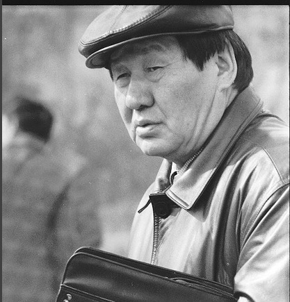 ХУУЛИЙН ОРОЙ ДЭЭР  ХҮН МҮСНИЙ ТЭНГЭР ГЭЖ БИЙ